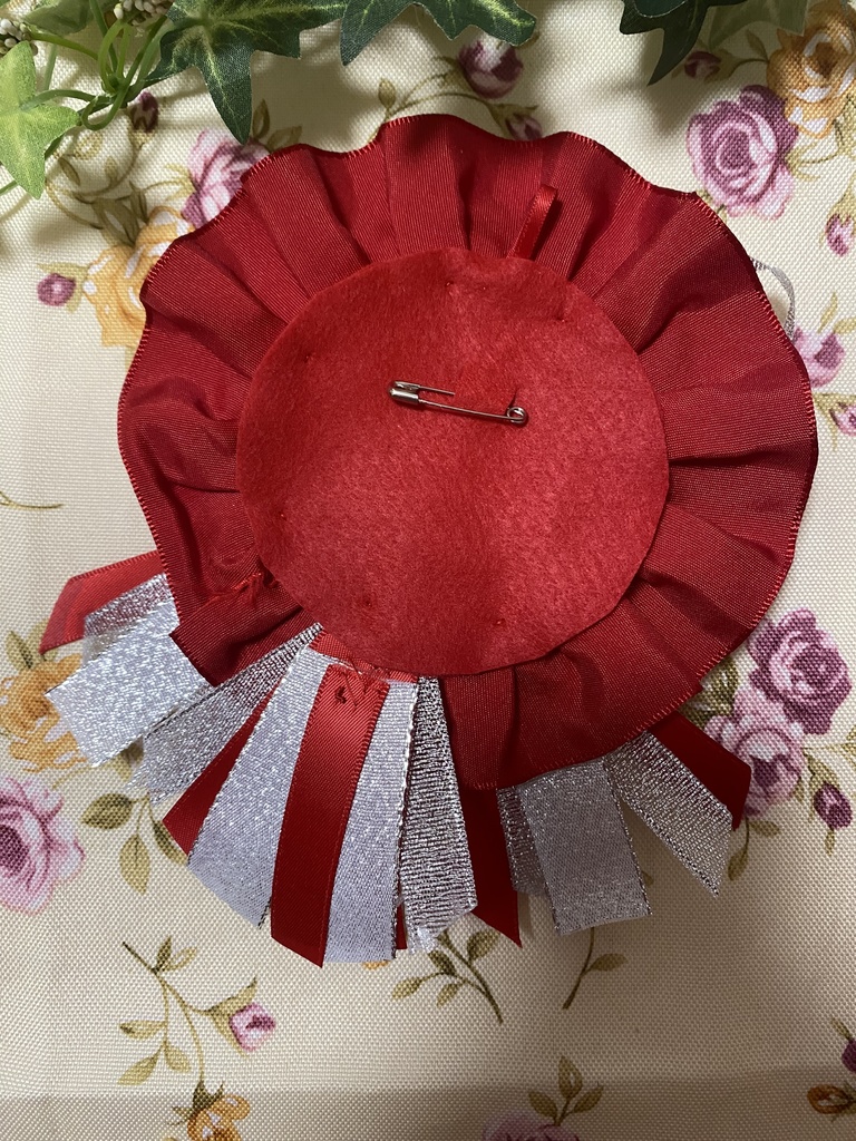 ダブルリボン ロゼット 缶バッジ 赤