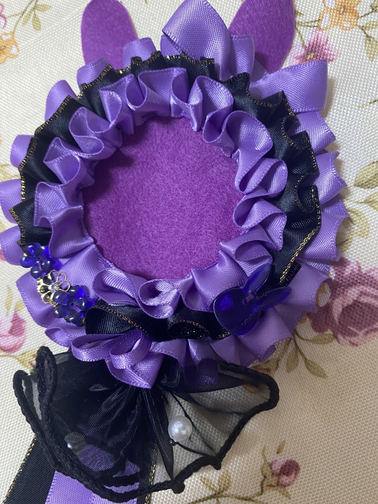 つながるウサミミロゼット 缶バッジ 紫