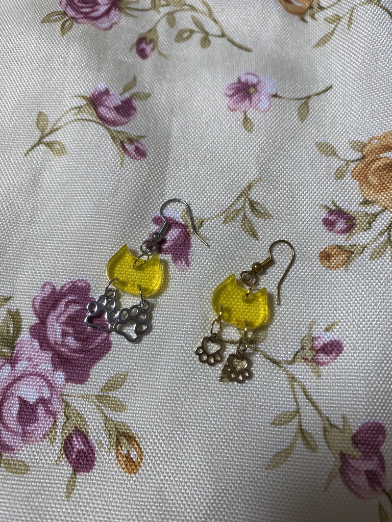 ネコモチーフ ストラップ イヤリング ピアス 黄色