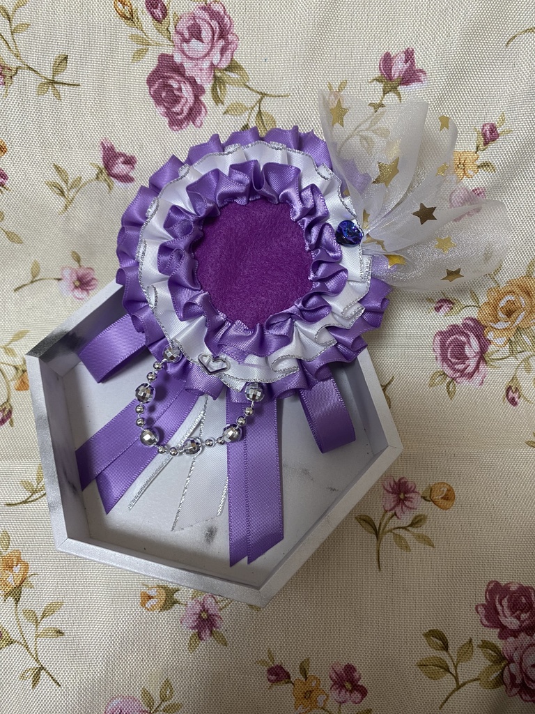 キュートハート ロゼット 缶バッジ 紫