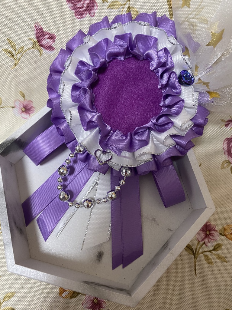 キュートハート ロゼット 缶バッジ 紫