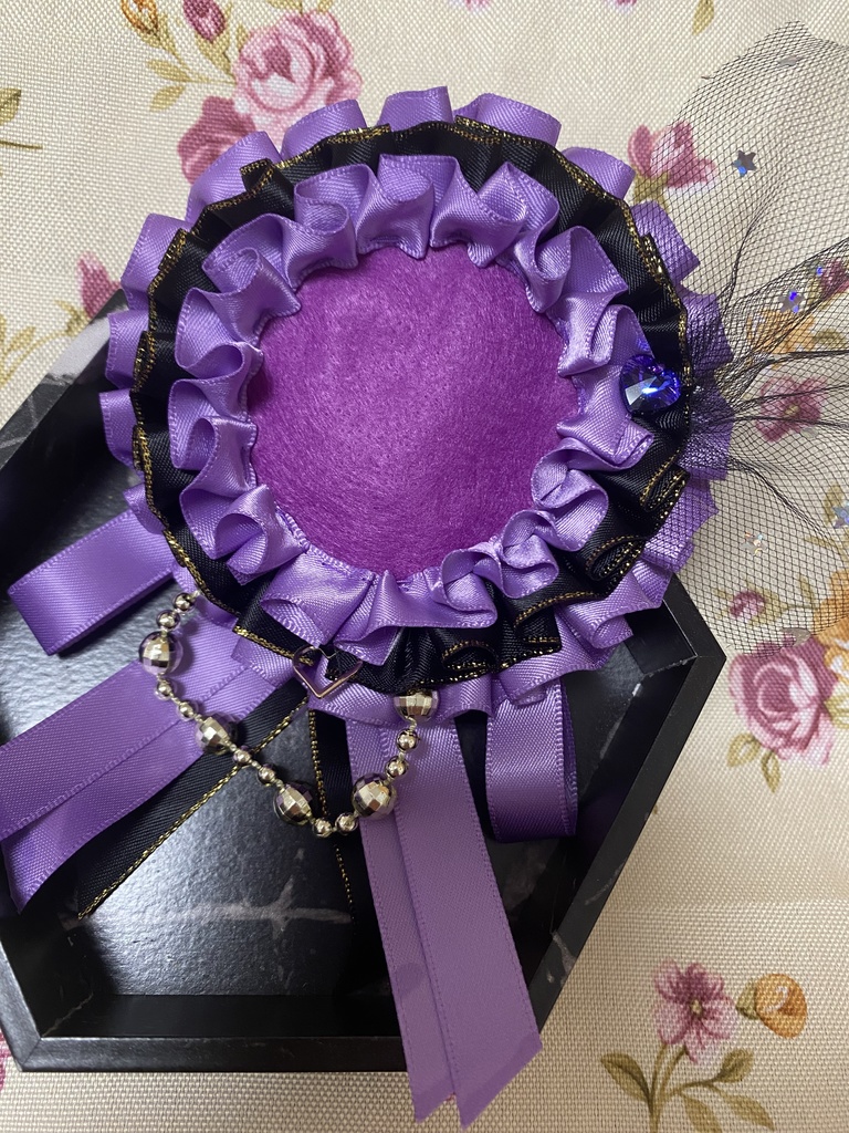 キュートハート ロゼット 缶バッジ 紫