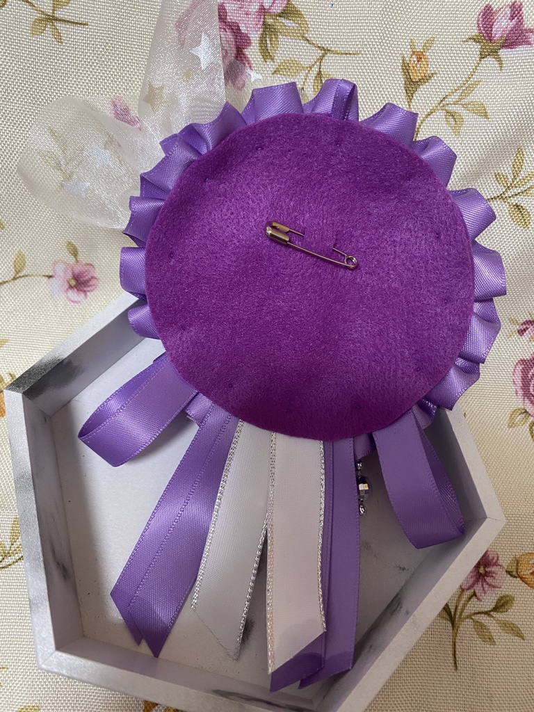 キュートハート ロゼット 缶バッジ 紫