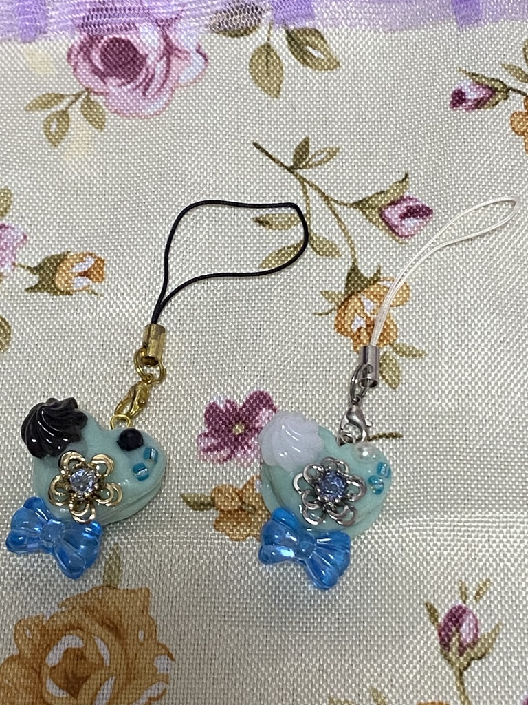 デコハートマカロン ストラップ イヤリング ピアス 水色