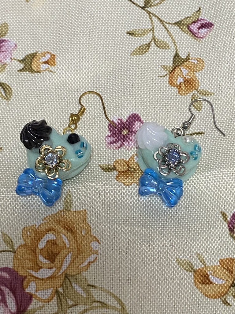 デコハートマカロン ストラップ イヤリング ピアス 水色