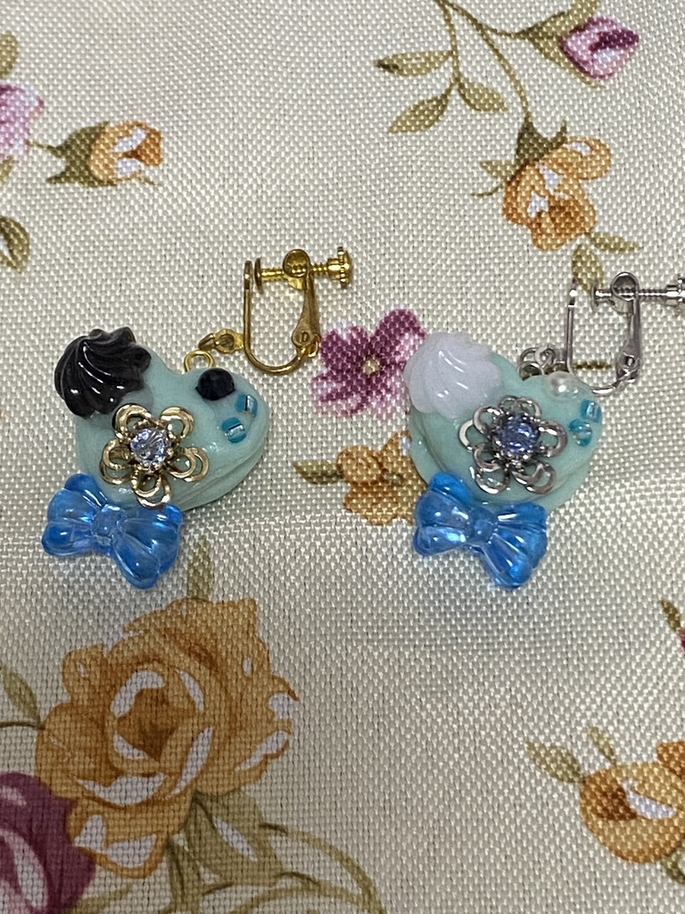 デコハートマカロン ストラップ イヤリング ピアス 水色