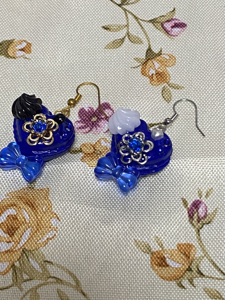 デコハートマカロン ストラップ イヤリング ピアス 青