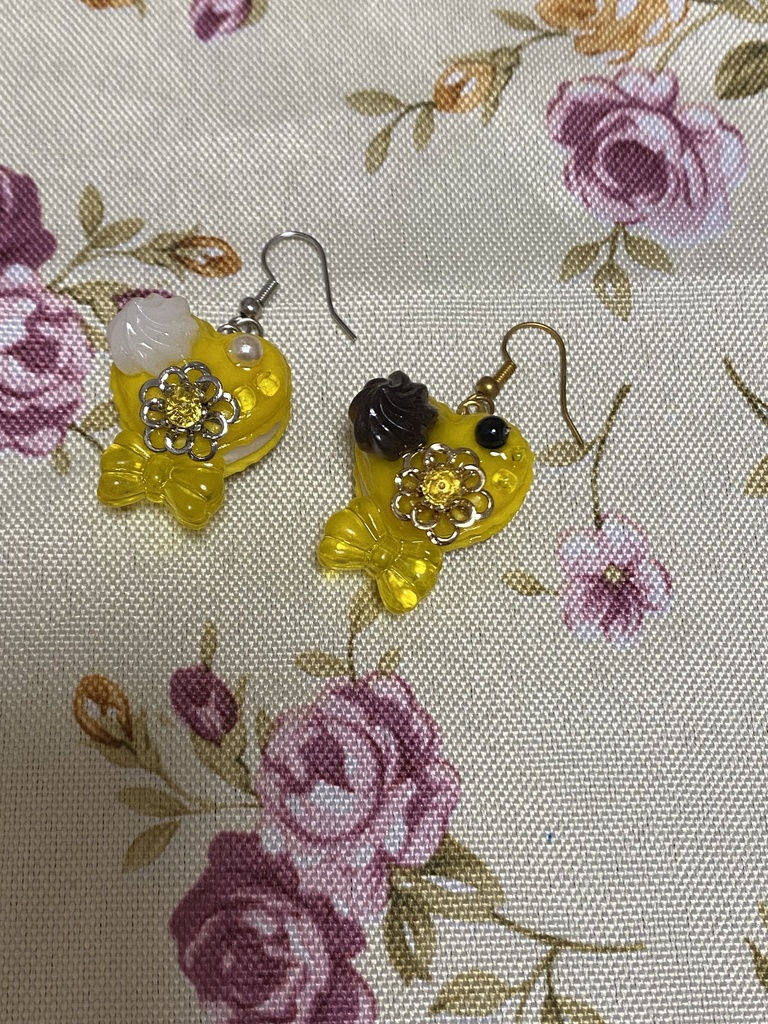 デコハートマカロン ストラップ イヤリング ピアス 黄色