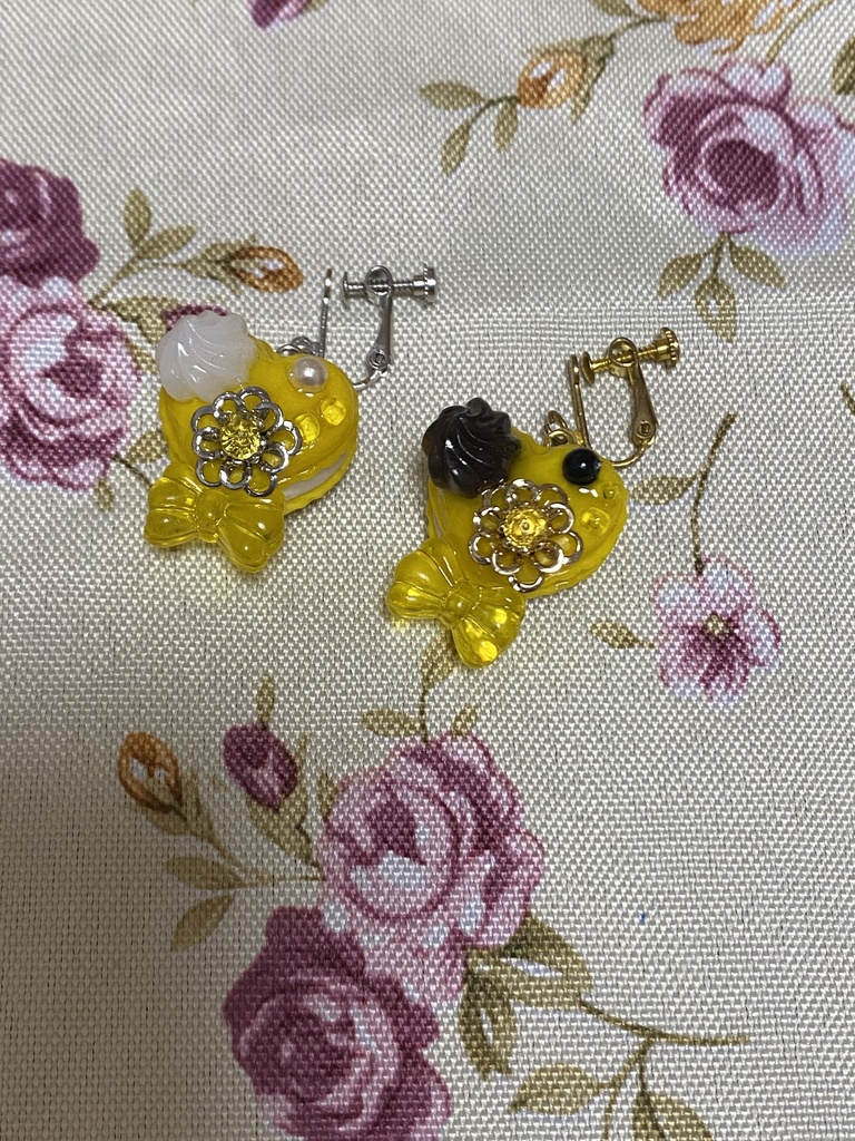 デコハートマカロン ストラップ イヤリング ピアス 黄色