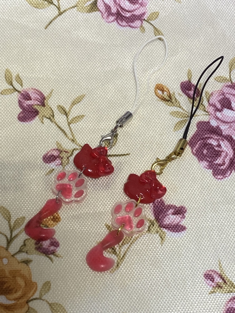 三連チャーム ネコ ストラップ イヤリング ピアス 赤