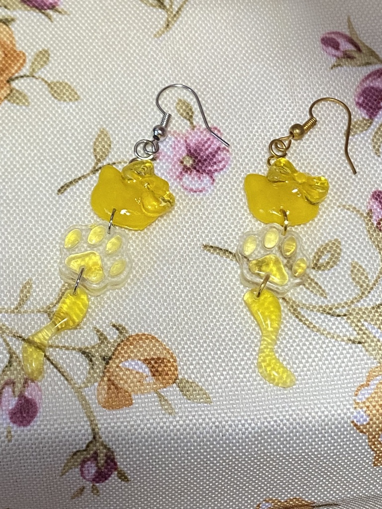 三連チャーム ネコ ストラップ イヤリング ピアス 黄色