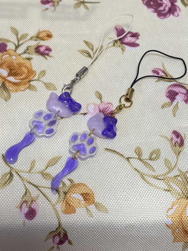 三連チャーム ネコ ストラップ イヤリング ピアス 紫