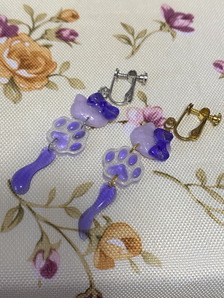 三連チャーム ネコ ストラップ イヤリング ピアス 紫