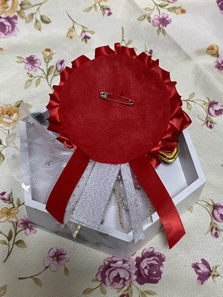 スチーム風 ロゼット 缶バッジ 赤