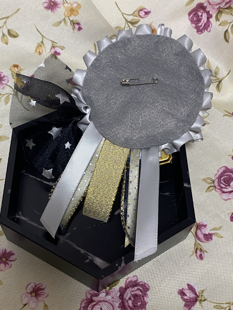 スチーム風 ロゼット 缶バッジ 灰