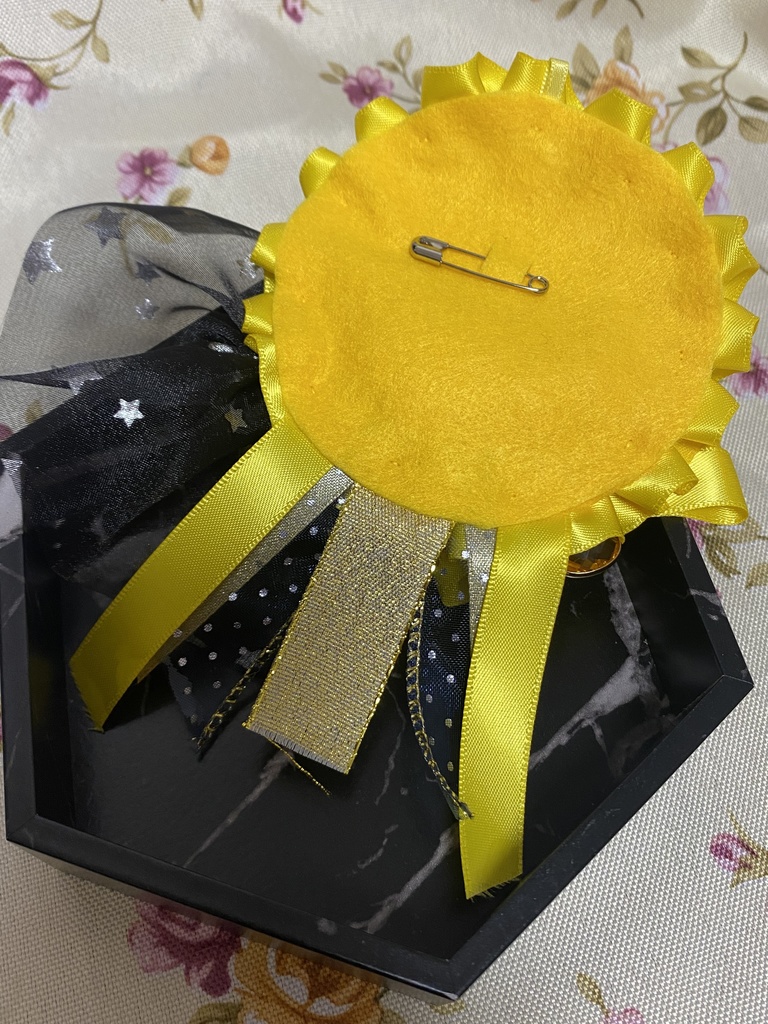 スチーム風 ロゼット 缶バッジ 黄色