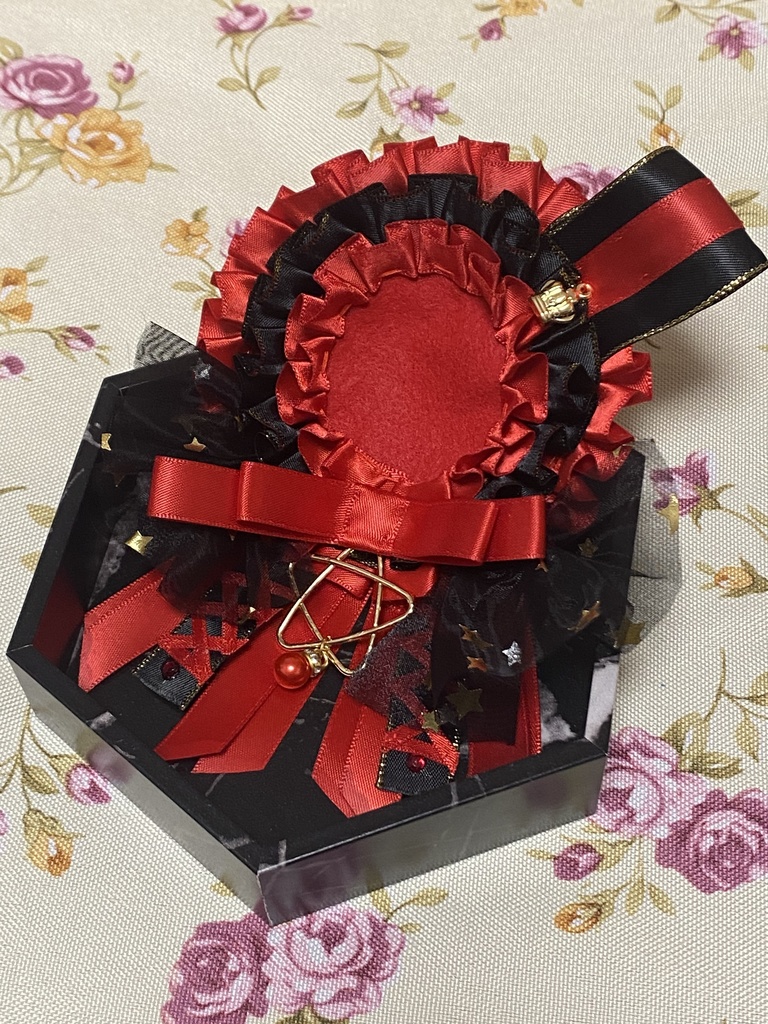 ロイヤルクラウン ロゼット 缶バッジ 赤