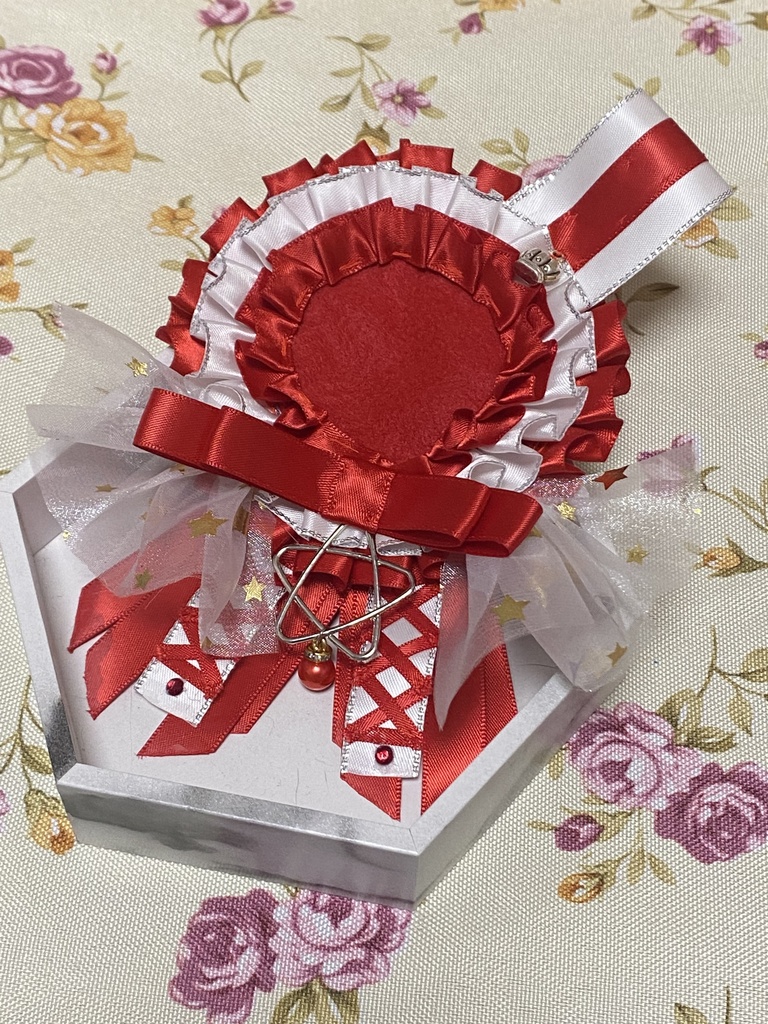 ロイヤルクラウン ロゼット 缶バッジ 赤