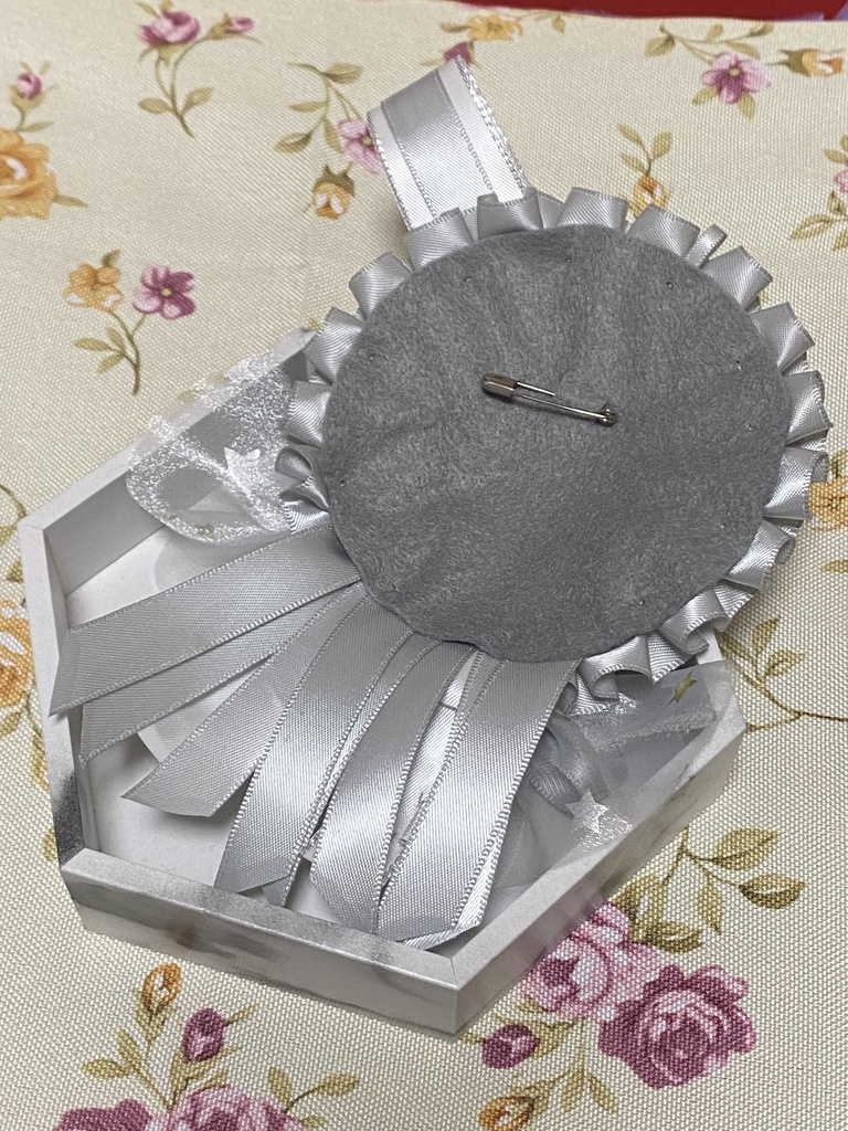 ロイヤルクラウン ロゼット 缶バッジ 灰