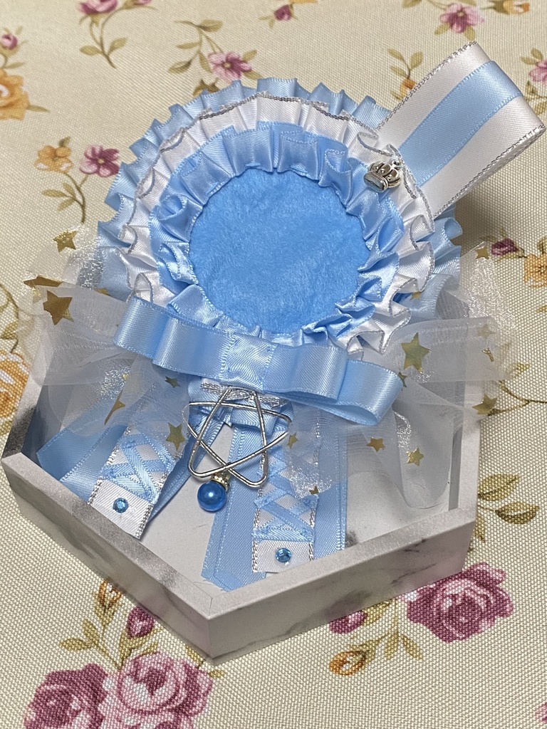 ロイヤルクラウン ロゼット 缶バッジ 水色