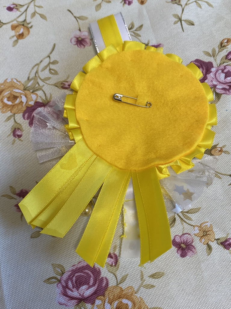 ロイヤルクラウン ロゼット 缶バッジ 黄色