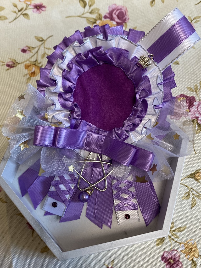 ロイヤルクラウン ロゼット 缶バッジ 紫