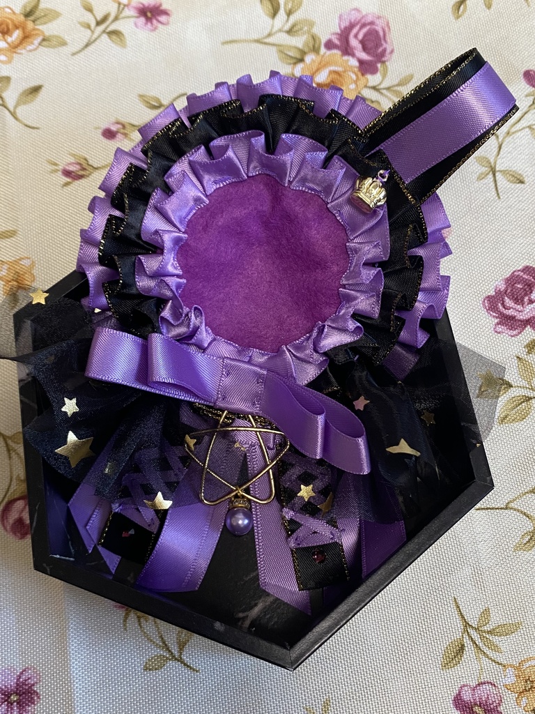 ロイヤルクラウン ロゼット 缶バッジ 紫