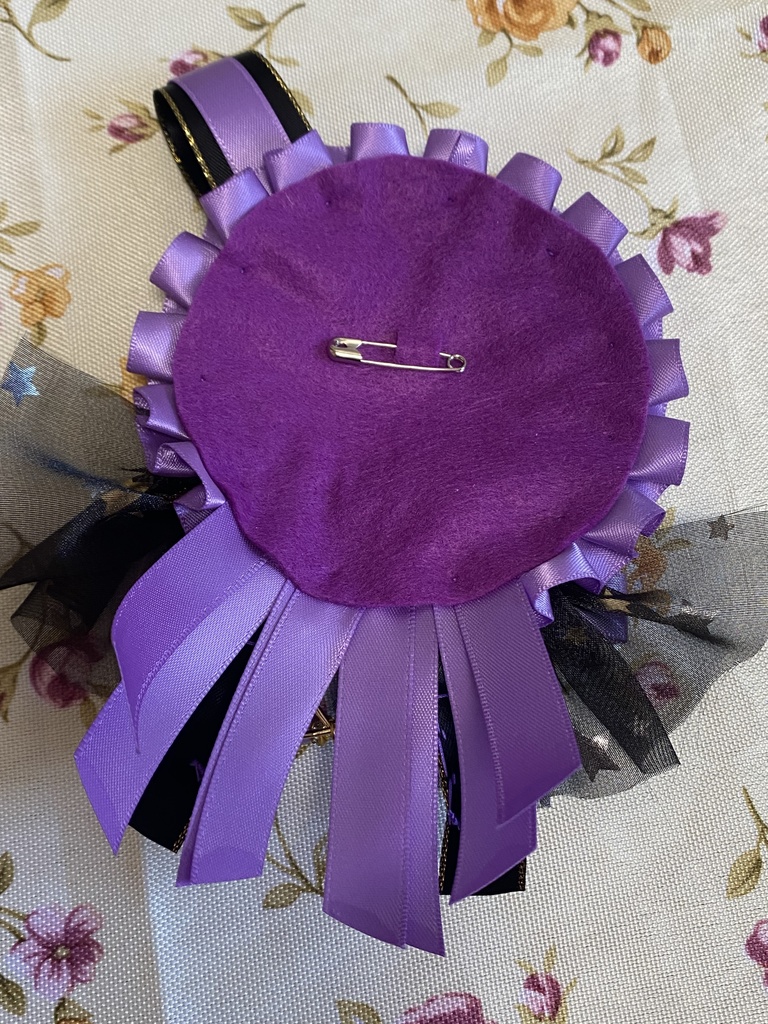 ロイヤルクラウン ロゼット 缶バッジ 紫