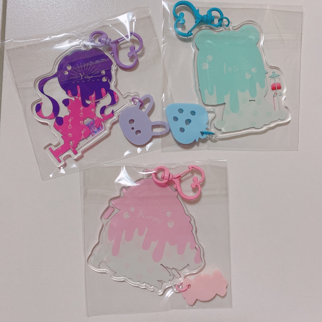 病みかわアクキー