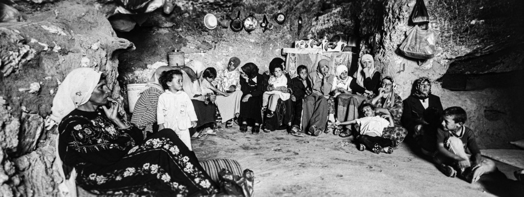 今日という日を摘み取れ 渋谷敦志写真集 Carpe Diem Photographs by Atsushi Shibuya