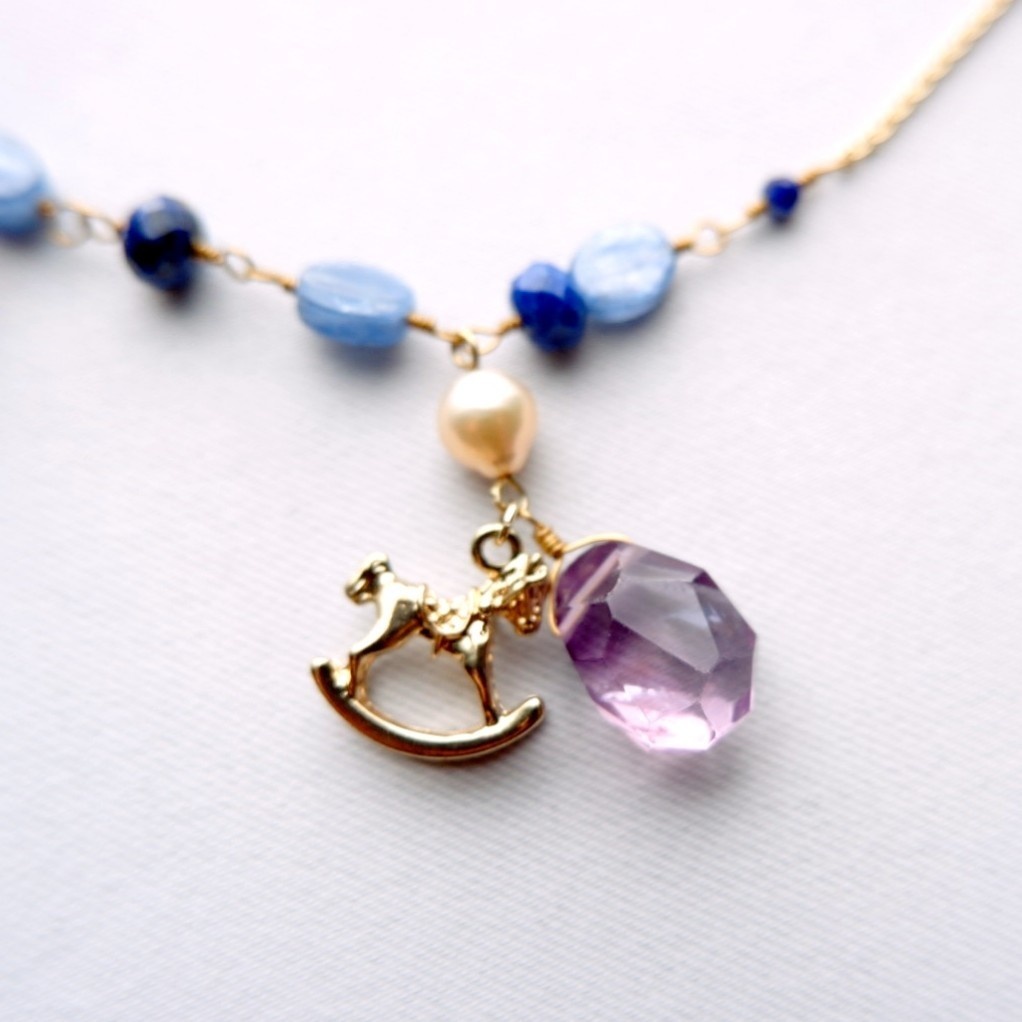 煌めく宵の回転木馬ネックレス