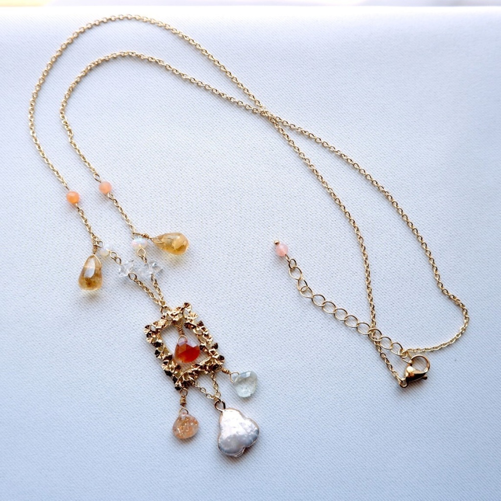 切り抜く夕焼けの標本ネックレス