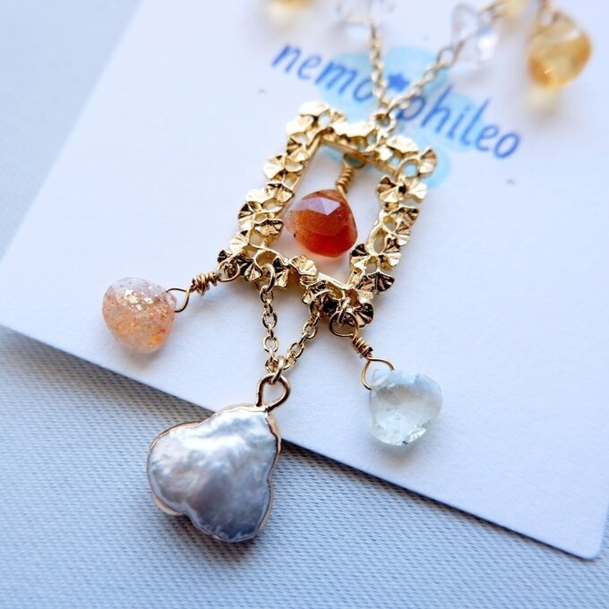 切り抜く夕焼けの標本ネックレス