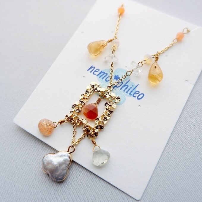 切り抜く夕焼けの標本ネックレス