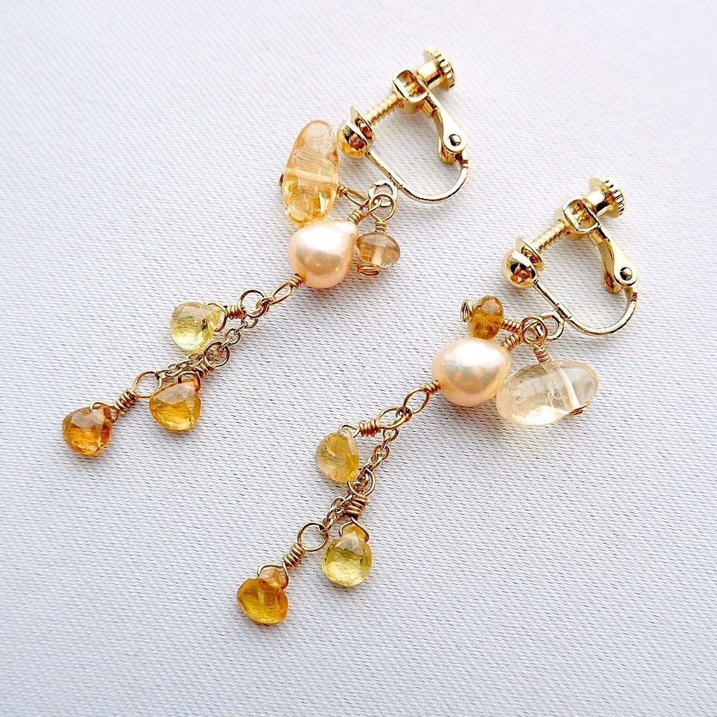 こぼれ落ちる蜜のイヤリング/ピアス