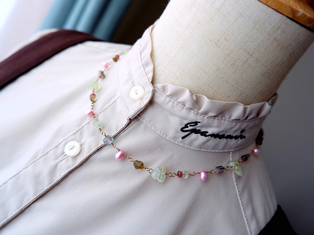 袖振る花野のチョーカーネックレス