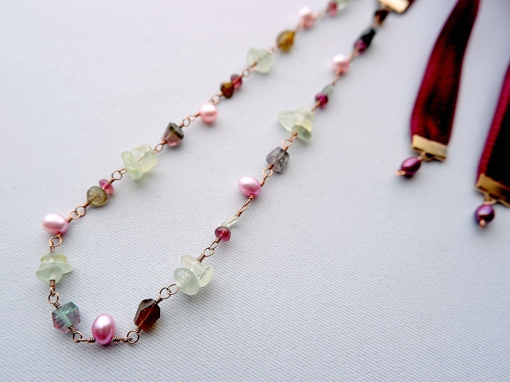 袖振る花野のチョーカーネックレス