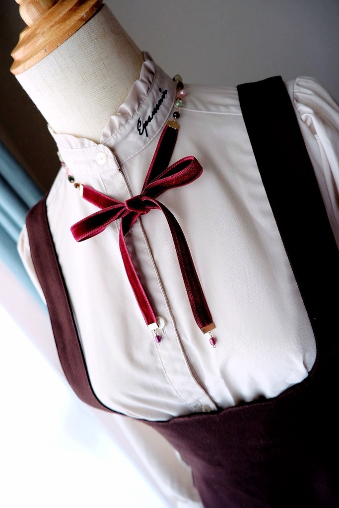 袖振る花野のチョーカーネックレス