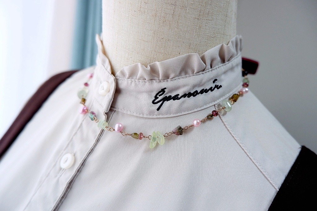 袖振る花野のチョーカーネックレス