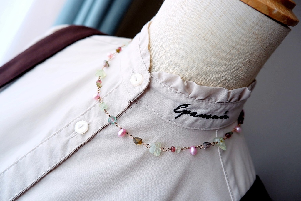 袖振る花野のチョーカーネックレス