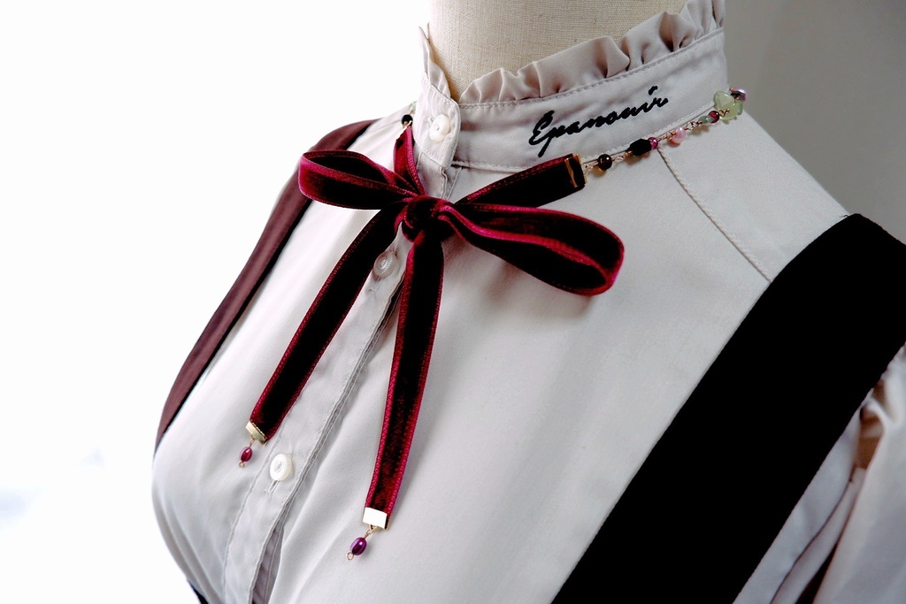 袖振る花野のチョーカーネックレス