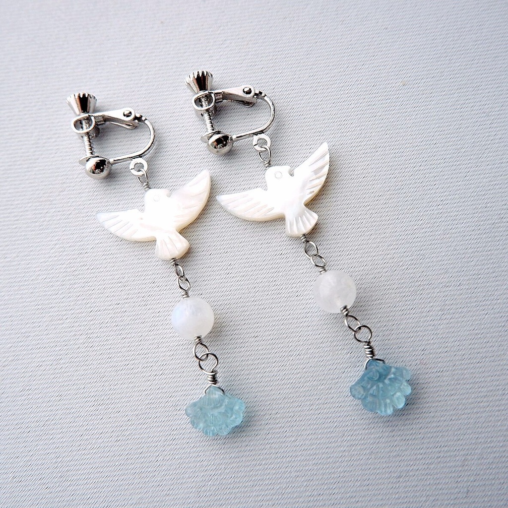水浴びする鳥たちのイヤリング/ピアス