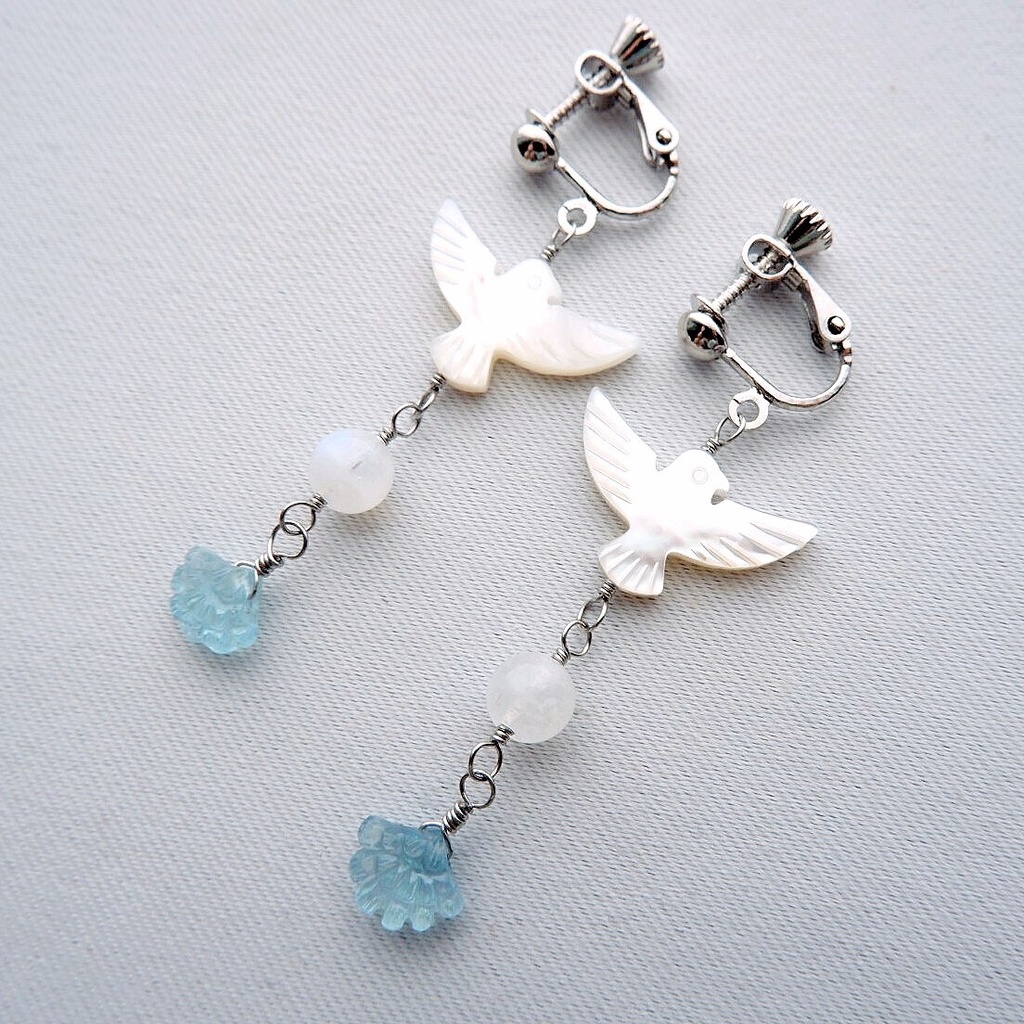 水浴びする鳥たちのイヤリング/ピアス