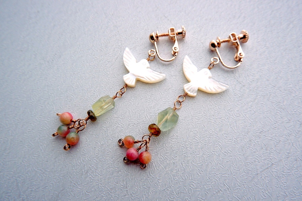 実り啄む鳥たちのイヤリング/ピアス