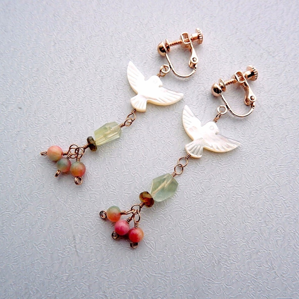 実り啄む鳥たちのイヤリング/ピアス