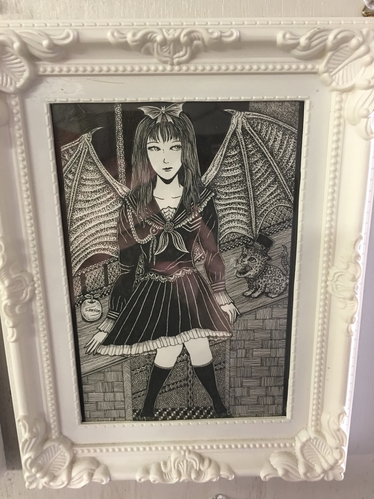 近藤宗臣作品「蝙蝠翼型暗黒貴族様式のセーラー服を纏った吸血女子高校生」