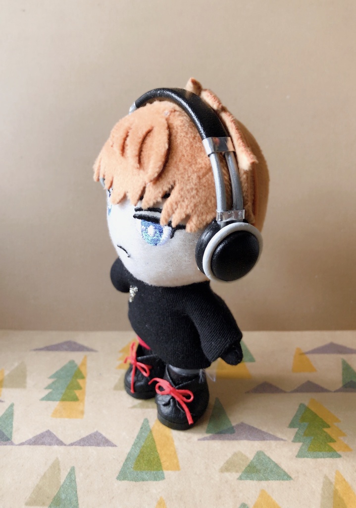 シルバーフレームのシンプルヘッドフォン