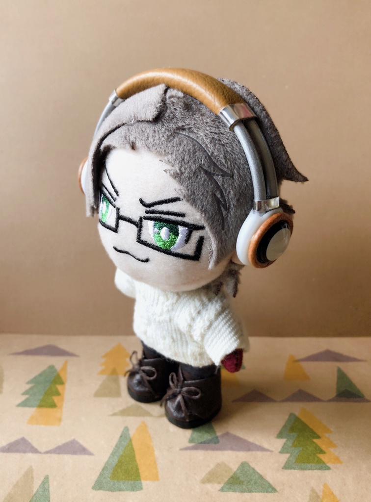 シルバーフレームのシンプルヘッドフォン