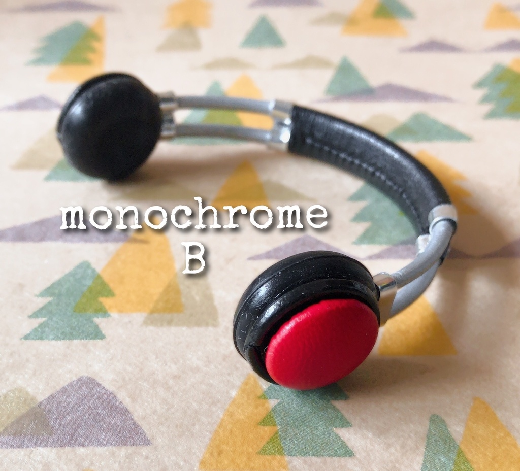 シルバーフレームのシンプルヘッドフォン