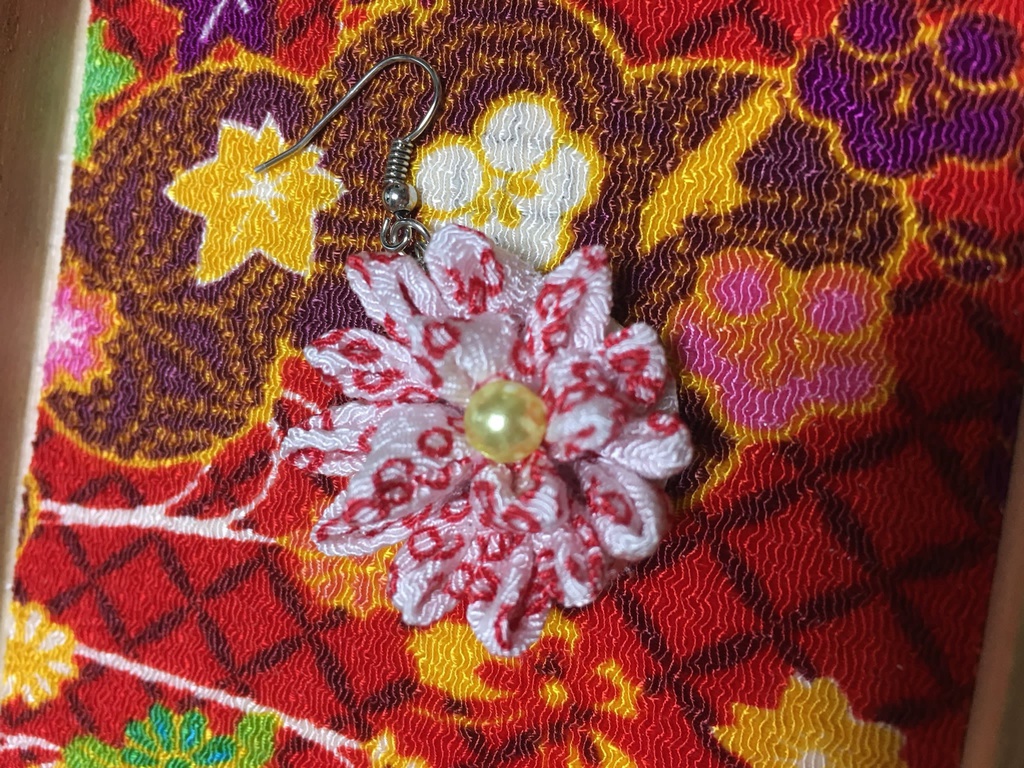 つまみ細工ピアス